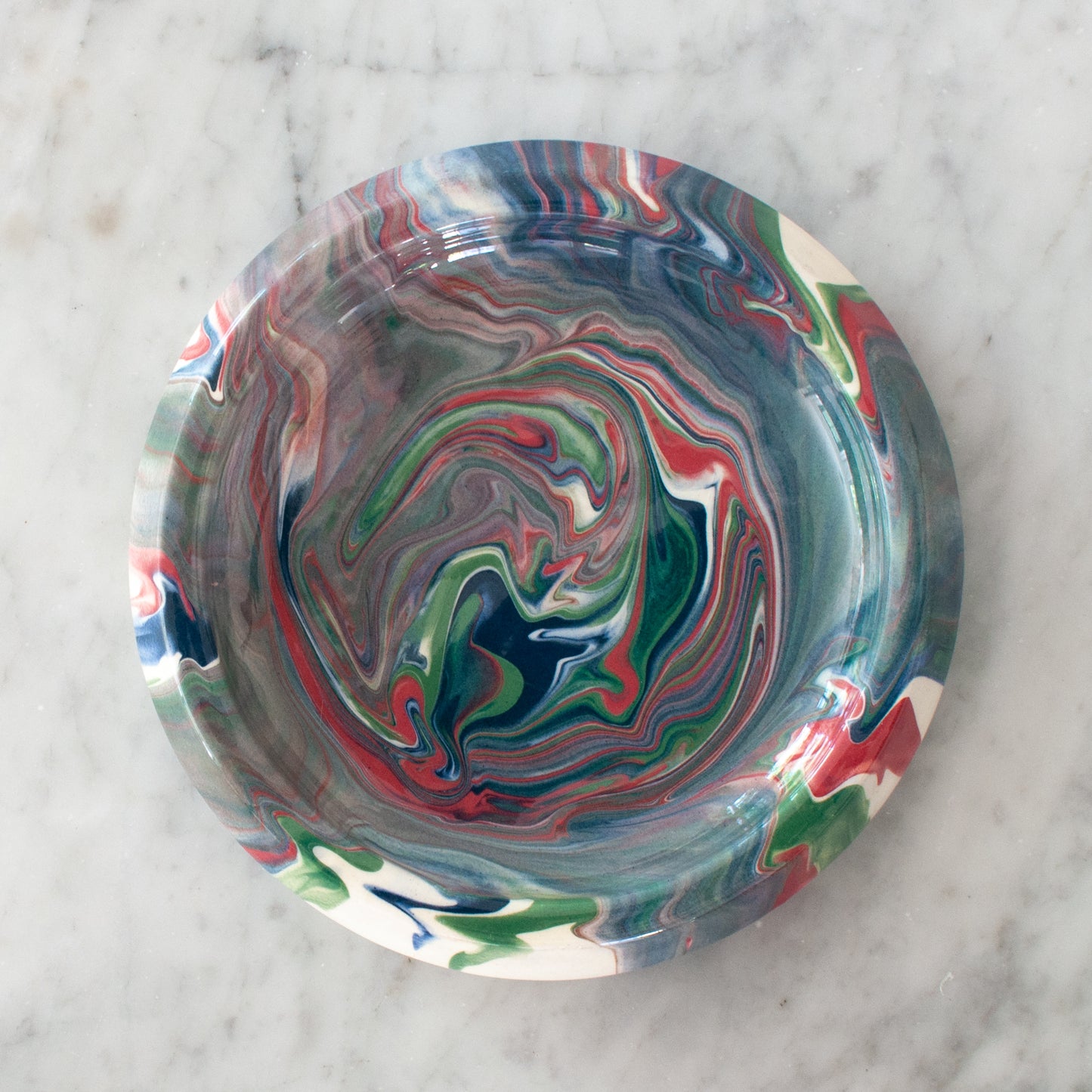 Marbled catchall, Bibliotheque