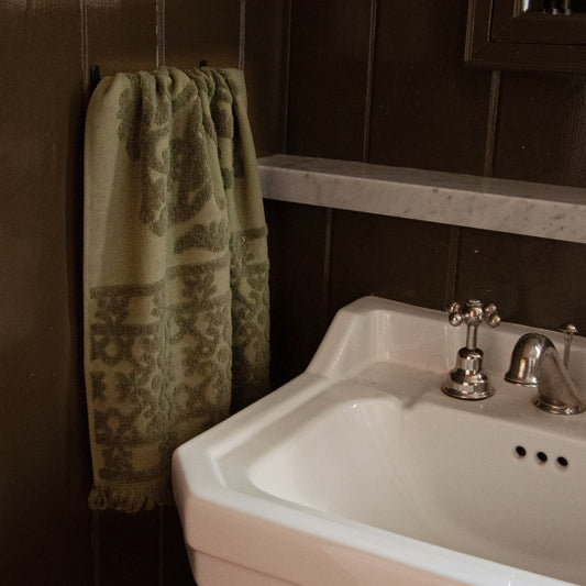 Classic Hand Towel, Leek