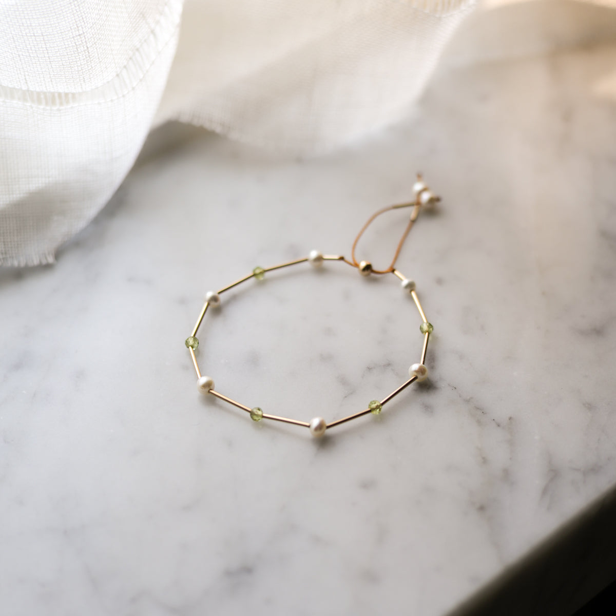 Peridot Gem & Pearl Bracelet